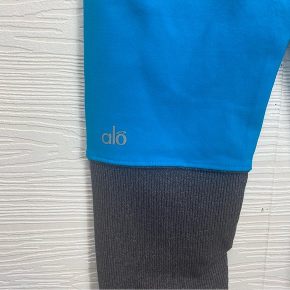 ALO Yoga Goddess Leggings in Seaport Blue & Gray - Picture 8 of 9